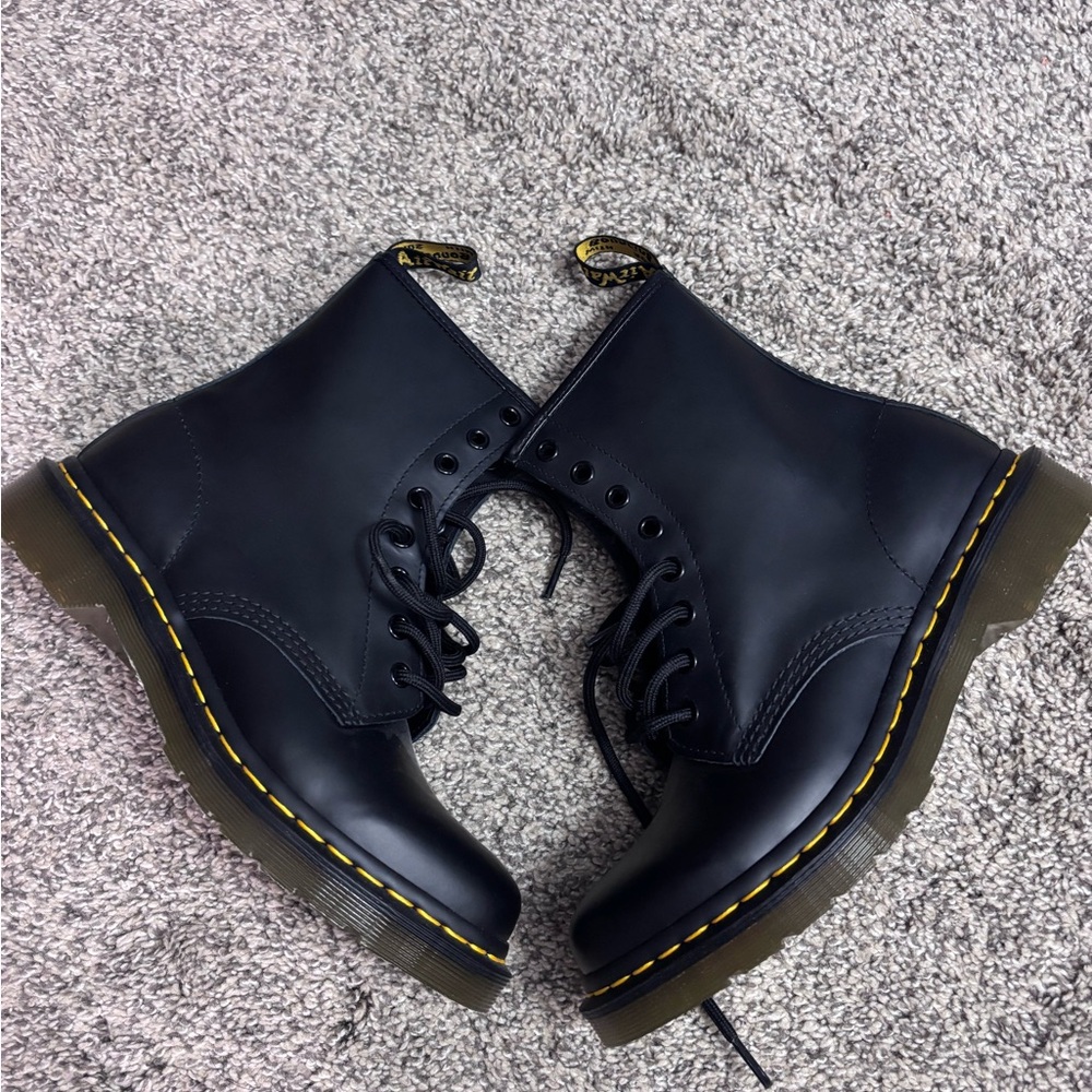 Dr. Martens Smooth Leather Lace Up Boots size 8